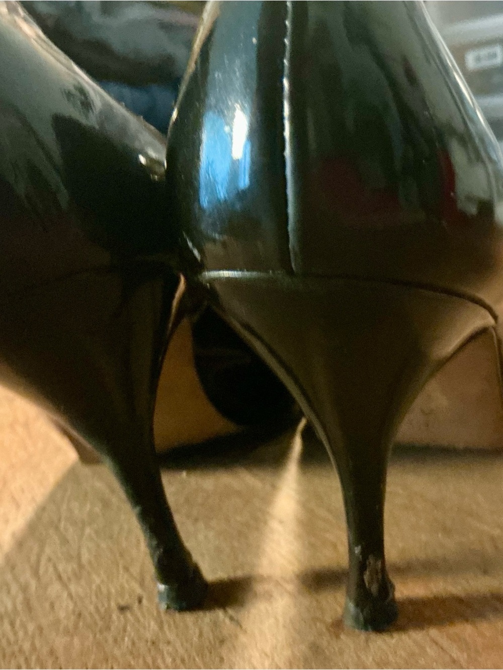 Gucci Black Patent Leather Loafers with Gold Horsebit - Picture 5 of 5